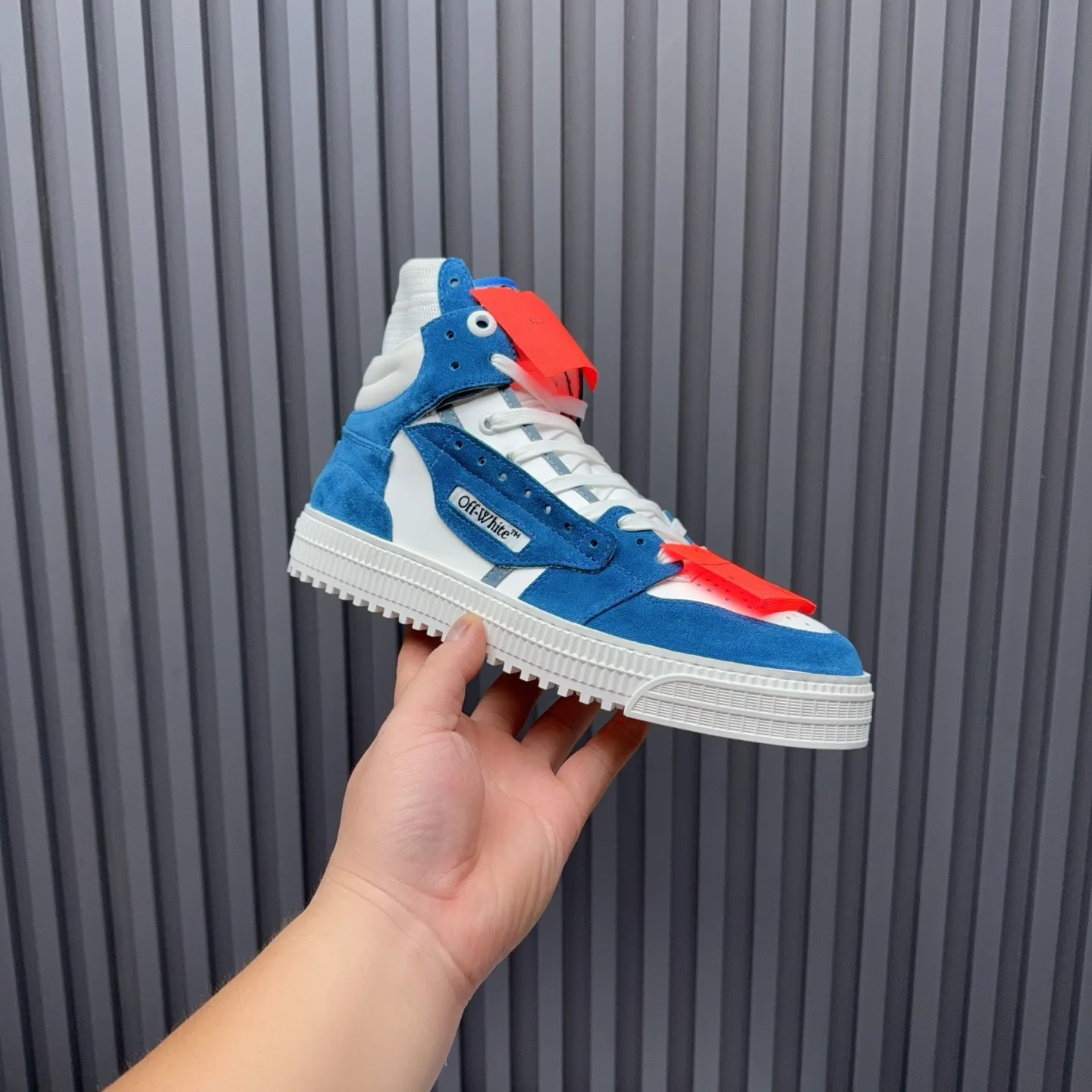 Men's shoes💰740 OFF WHITE ⚡️Couple style⚡️The latest spring style street casual shoes, released with the highest quality version on the market👊Series original mold opening, original lasting, production technology 1:1 original version➰🔜The best choice for more and more celebrities and Internet celebrities🔸In the classics Changes in the code🔸Innovate in the trend🔸Strive to break away from the shackles of bad street design🔝Although he is not the originator of fashion design, he is definitely a shining dark horse in avant-garde design🐴🆙Do not follow the trend🔅Not universal beauty🔅 Fabric💯First-layer cowhide Lining💯Imported skin-friendly and environmentally friendly polyester mesh Foot pads💯Original molded high-elastic environmentally friendly molding pads Midsole💯Made with original last-last technology Outsole💯Rubber outsole Packaging💯Official website synchronizes full set of packaging (brand wrapping paper, brand certificate, brand cloth bag) Code numbers 35-44, 45 46 Customized